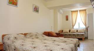 Гостевой дом Вилла ОРС Севастополь Стандартный трехместный номер-4